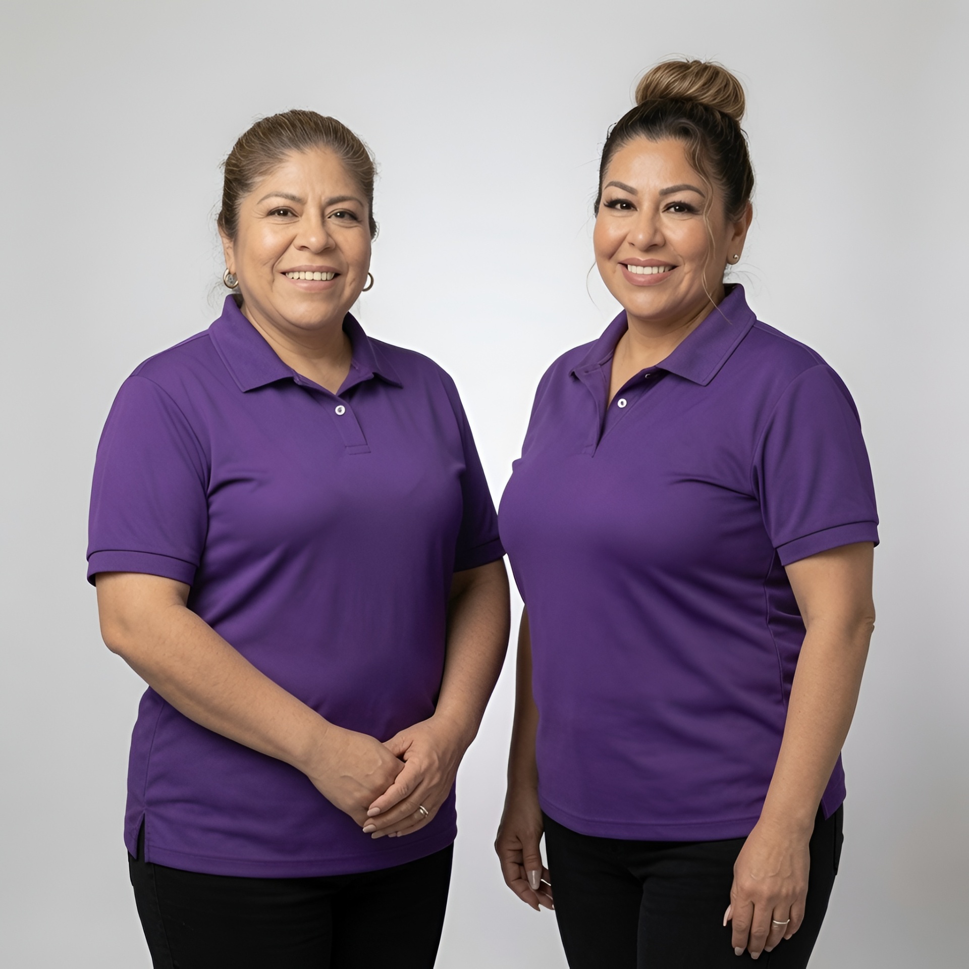 Sandra Espinoza, fundadora de Sandra's Cleaning Service LLC, junto a su hermana